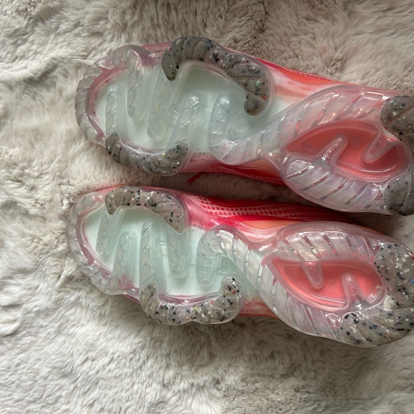 Shoes - Picture 2 of 4